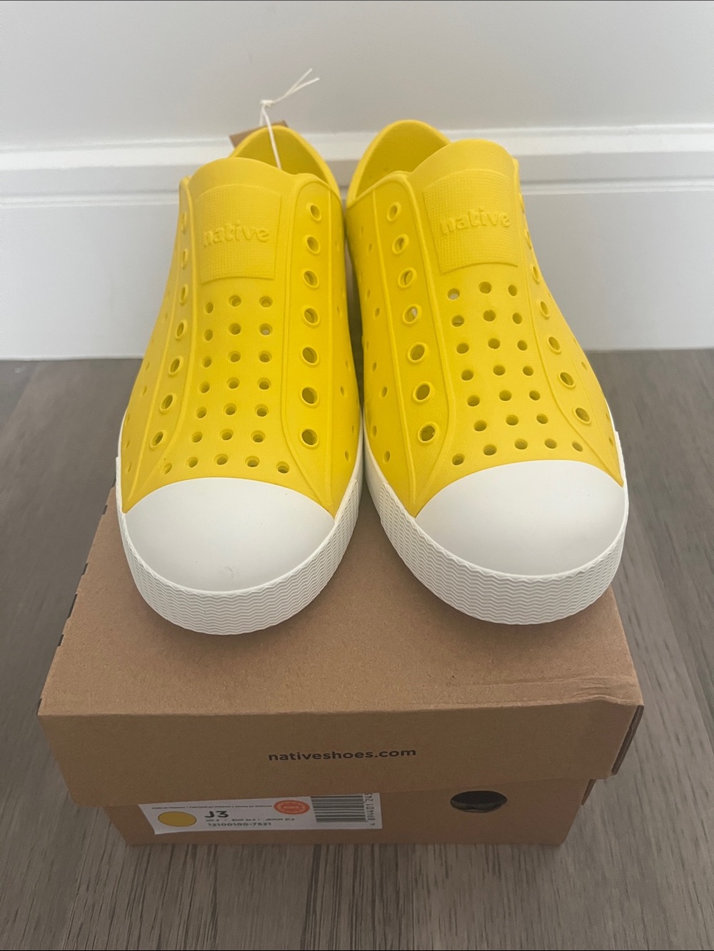 Native Shoes jefferson shoe. Kids size 3. Yellow. White. New with tags. - Picture 2 of 7